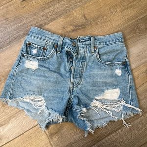 Levi 501 shorts 24